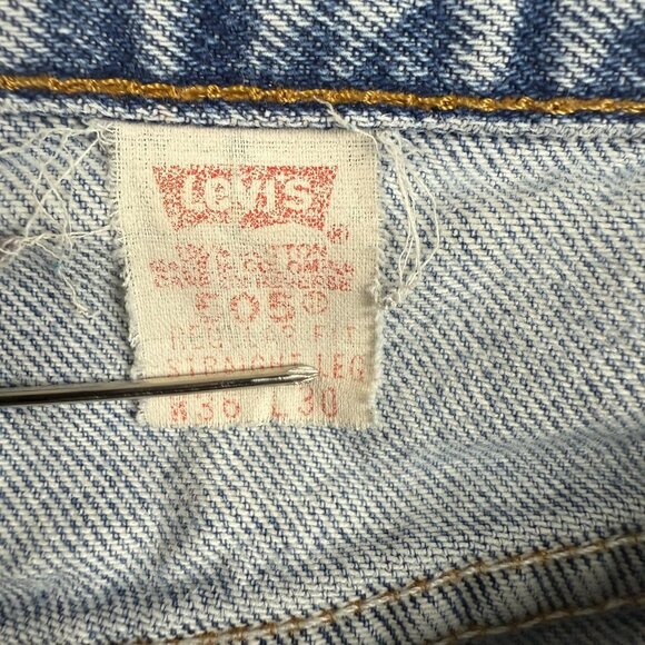 VTG Levis Jeans Mens 36x30 Blue Faded Straight Leg Reg Fit 505 Classic American - Picture 4 of 12